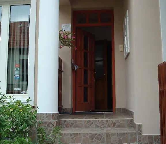 Vincze Vendeghaz Apartman *